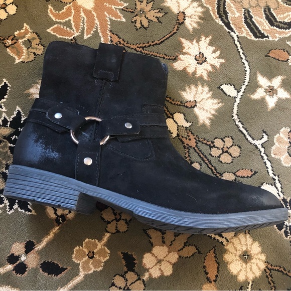 Earth | Suede Ankle Boots with Stirrup Detail - Wide ๐บ - Picture 3 of 15